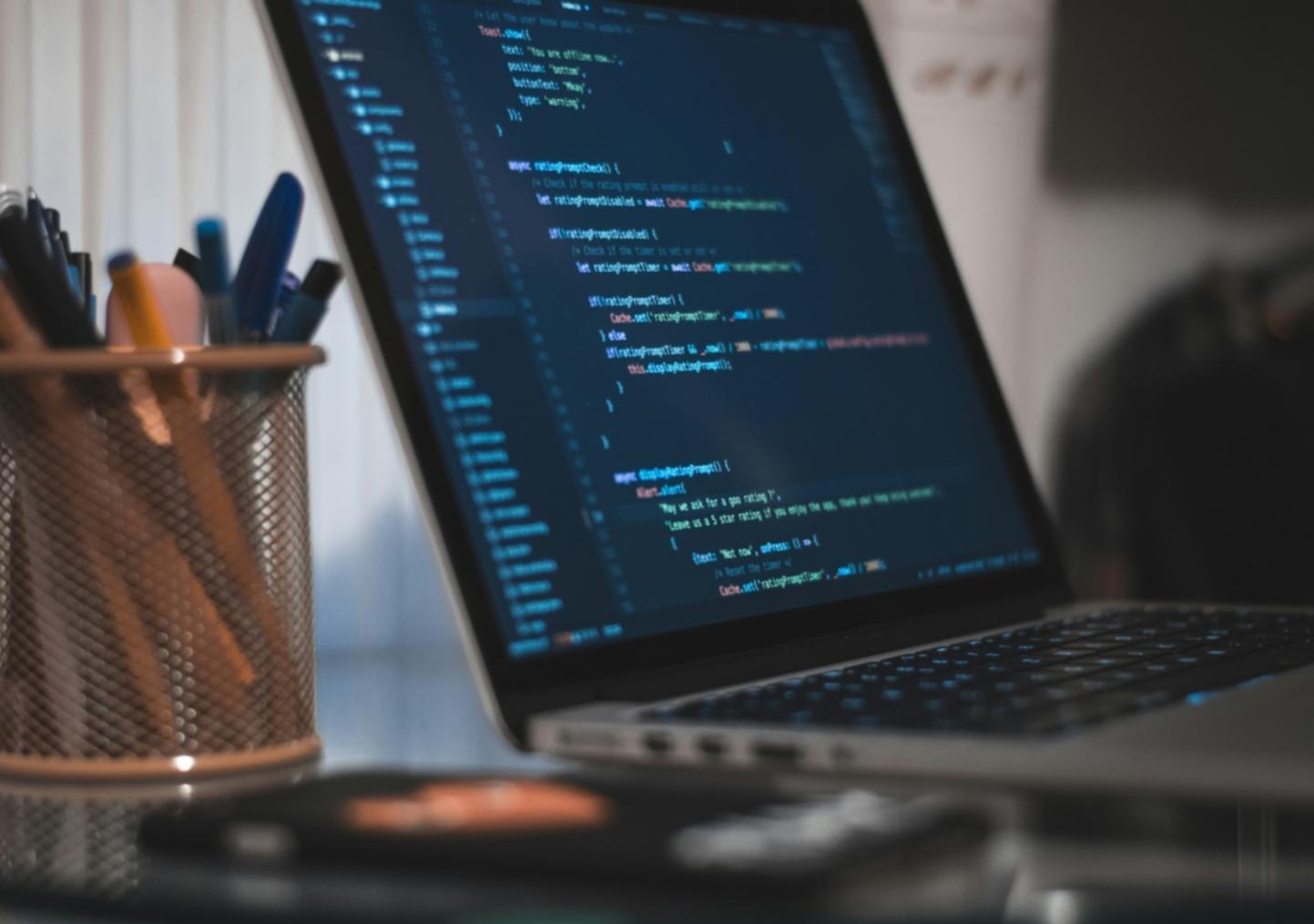 Studenti che lavorano su progetti web responsive